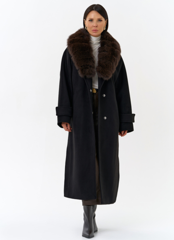 Женское утепленное пальто с отделкой из меха песца