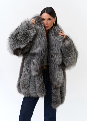 Шуба из меха чернобурой лисы