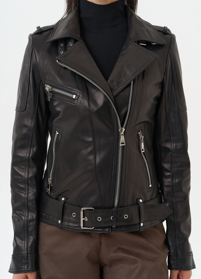 Женская куртка - косуха черного цвета  модель № 19903 универмаг малина