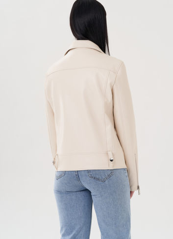 Светлая куртка косуха из эко кожи