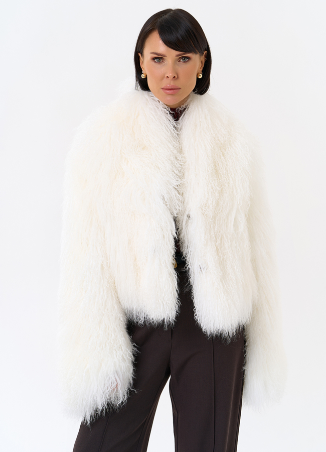 Белая шуба из ламы модель № 31038 меха малина