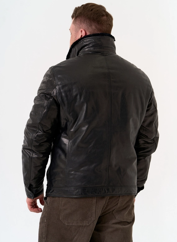 Куртка из натуральной кожи черного цвета