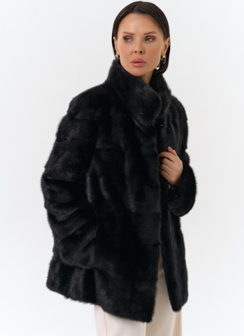 Укороченная норковая шуба с воротником стойкой черного цвета 