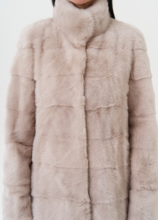 Светлая норковая шуба с воротником стойкой модель № 25399 универмаг малина