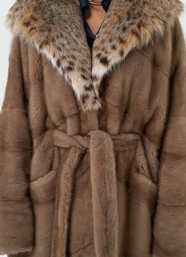 Женская шуба из меха норки с капюшоном из меха рыси модель № 31162 универмаг малина