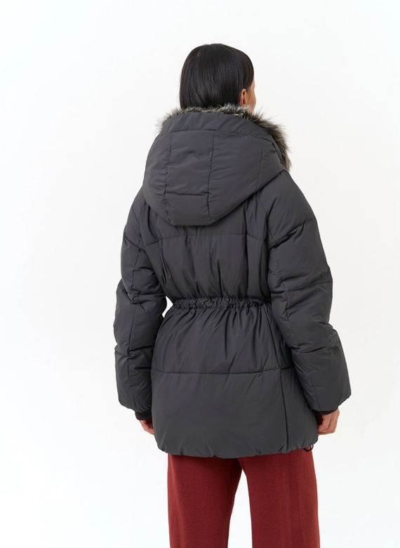 Женский пуховик с мехом чернобурой лисы на капюшоне фото