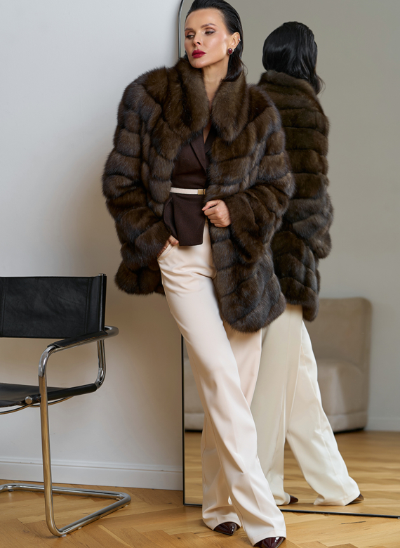 Женская шуба из соболя с воротником стойкой