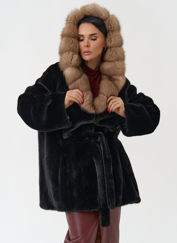 Норковая шуба с капюшоном из меха куницы