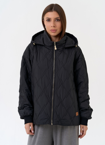 Женская куртка с капюшоном в черном цвете