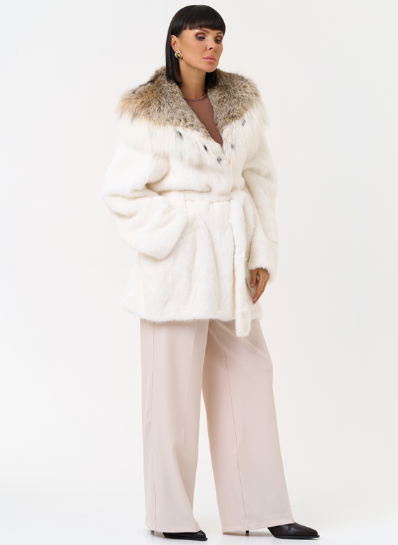 Женская шуба из меха норки с капюшоном из меха рыси