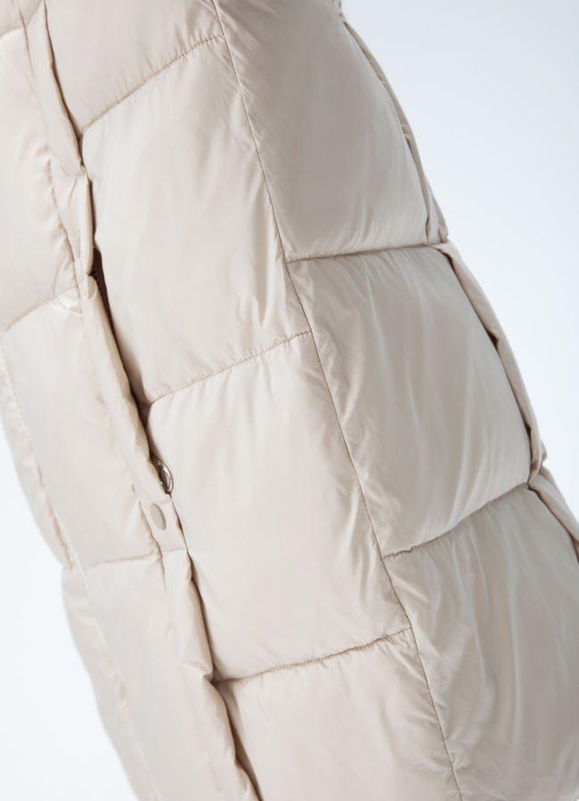 Женский пуховик с капюшоном  модель № 28006 универмаг малина